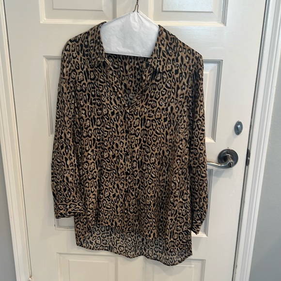 Tops - Leopard print blouse